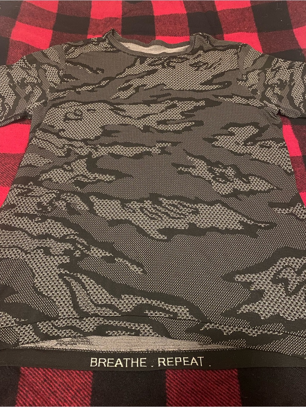 Lululemon Men's Metal Vent Breathe SS Shirt *Singapore City Edition Camo